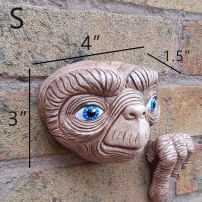 Resin Craft Alien Peeker Statue Yard Art Ornament Garden Fences Door Decoration